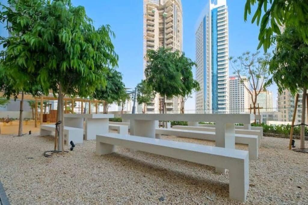 Iconic Oasis 3Bhk With Burj Khalifa Panorama Apartment Dubai Exterior photo